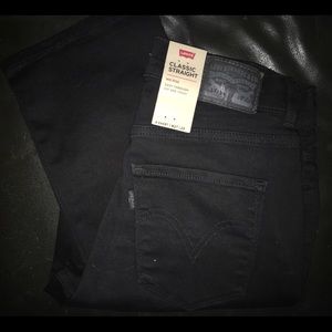 *Sold* Levi’s Straight Women’s short W27  L28